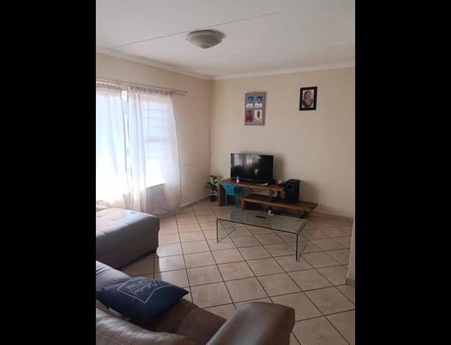 2 BEDROOM PROPERTY TO RENT IN ARBORETUM